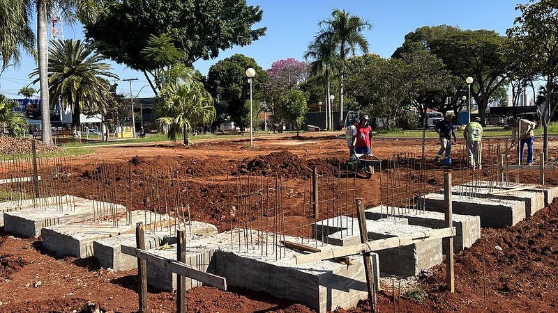 Prefeitura avança com a revitalização da Praça da Bíblia