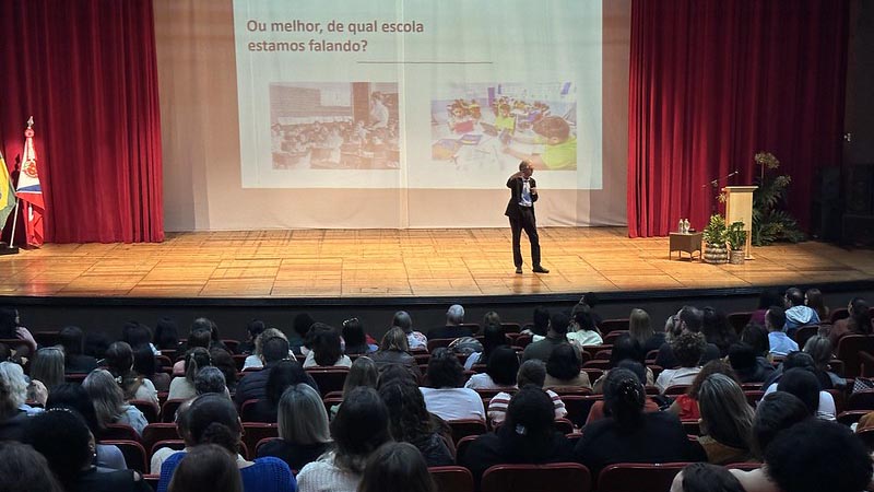 34ª Semana da Educação é encerrada com palestra de Mozart Neves e apresentação da Banda Municipal