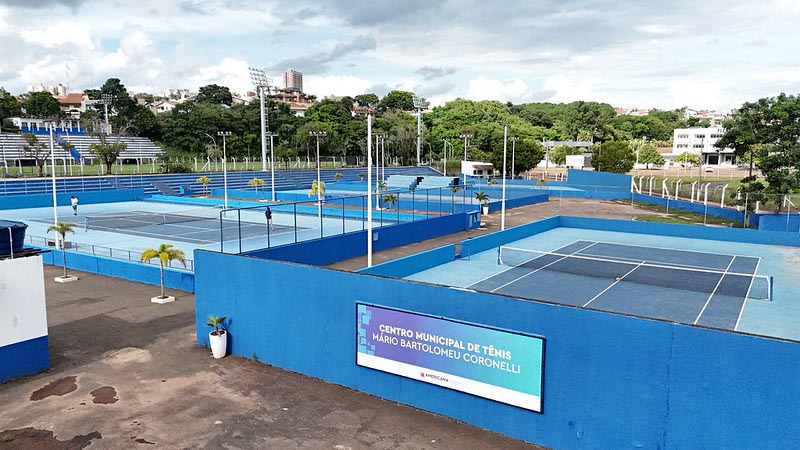 Secretaria de Esportes abre novas turmas para aulas gratuitas de tênis no Centro Cívico