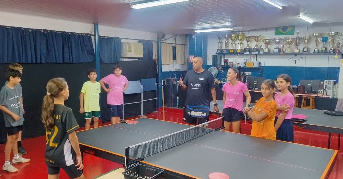 Nathália Barreira compartilha trajetória vitoriosa com jovens do tênis de mesa de Americana