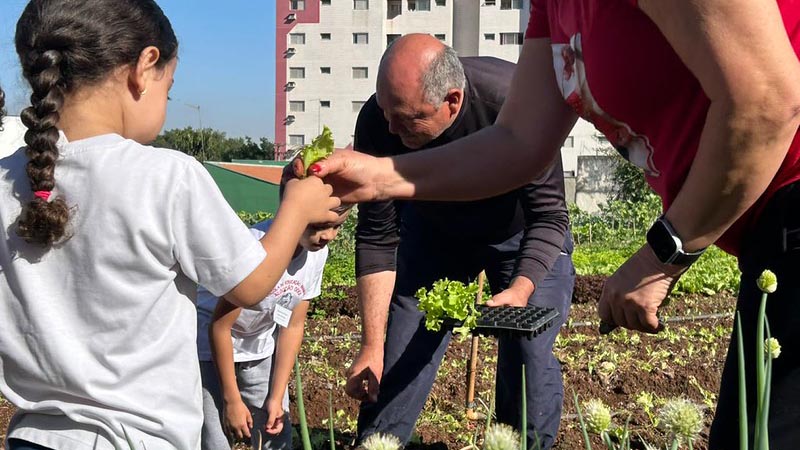 Meio Ambiente acompanha visita guiada de escola à horta São Vito