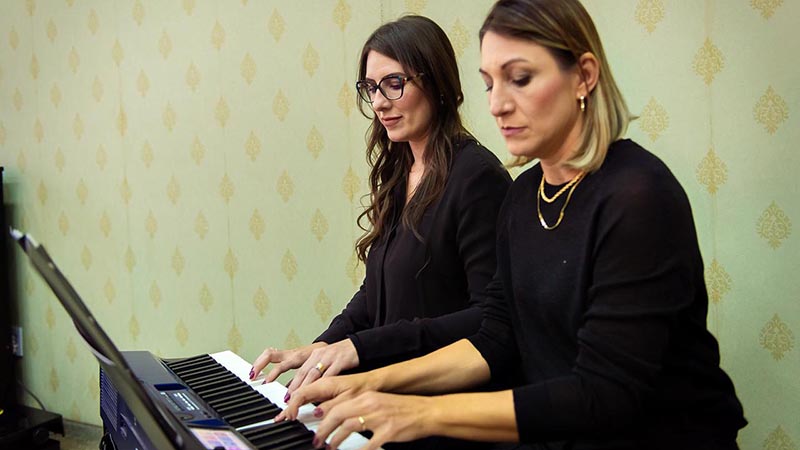 Teatro Municipal Lulu Benencase recebe recital de piano neste sábado