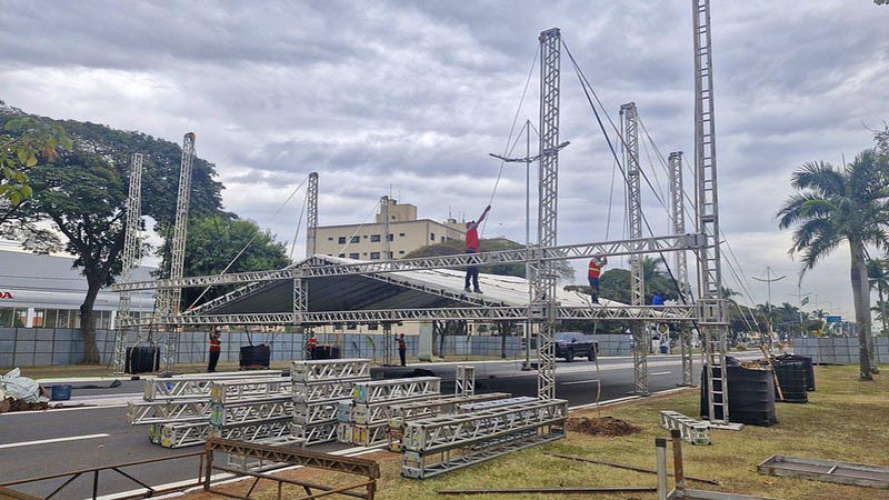  Prefeitura inicia a montagem da estrutura para o Roteiro Gastronômico Americana 2026