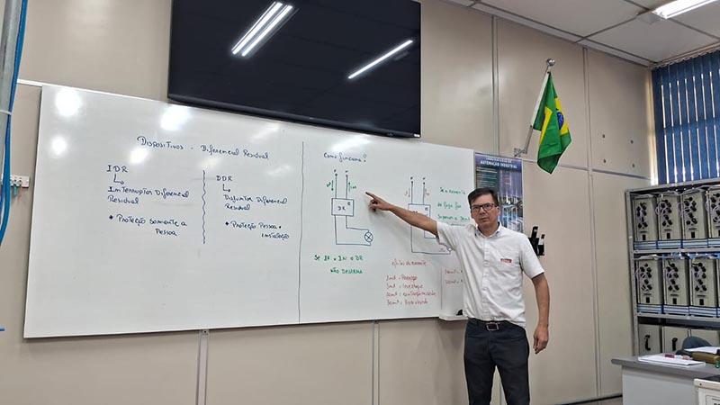  Prefeitura promove curso de Elétrica Avançada para moradores do Vida Nova