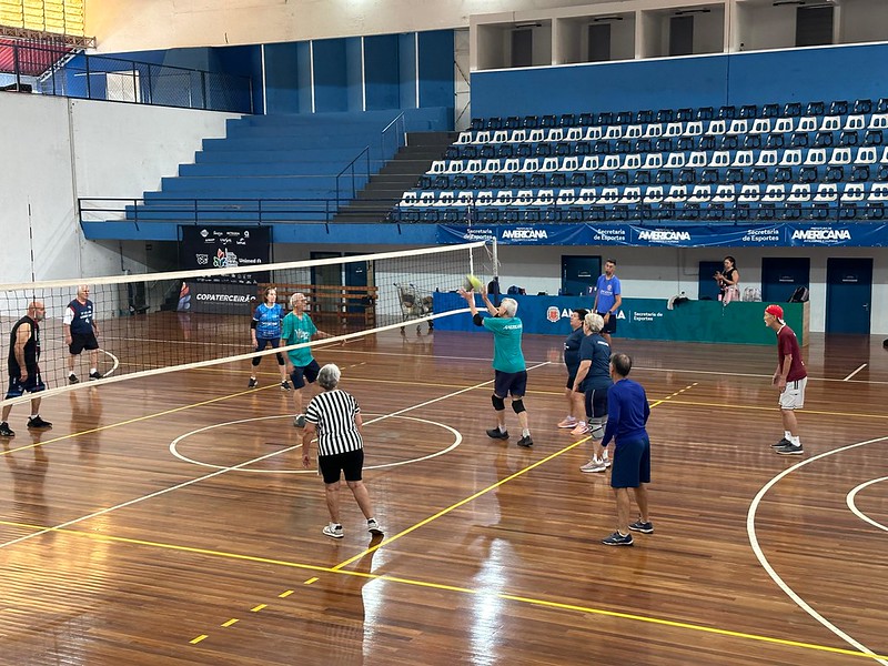 Foto  - Prefeitura amplia vagas para aulas gratuitas de vôlei adaptado no Centro Cívico