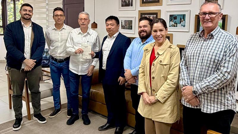 Prefeito Chico recebe convite oficial para inauguração da fábrica da multinacional chinesa YAPP