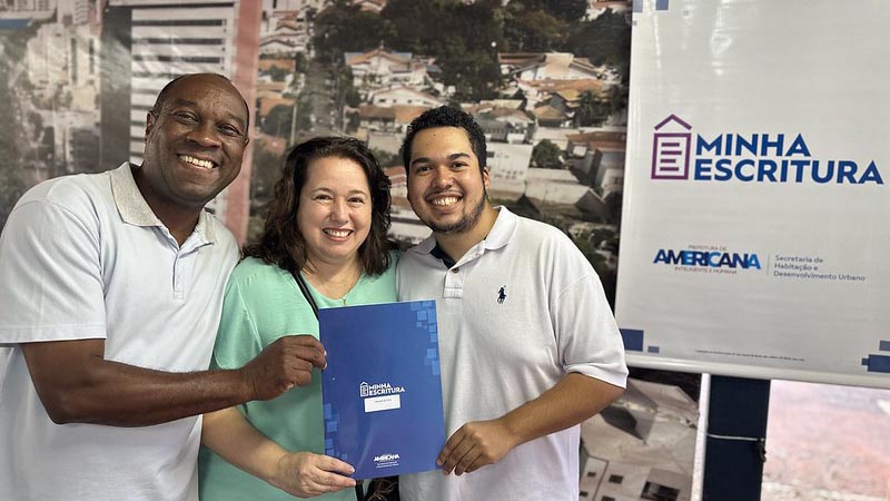 Foto  - Prefeito Chico entrega escrituras de imóveis de interesse social para 86 famílias