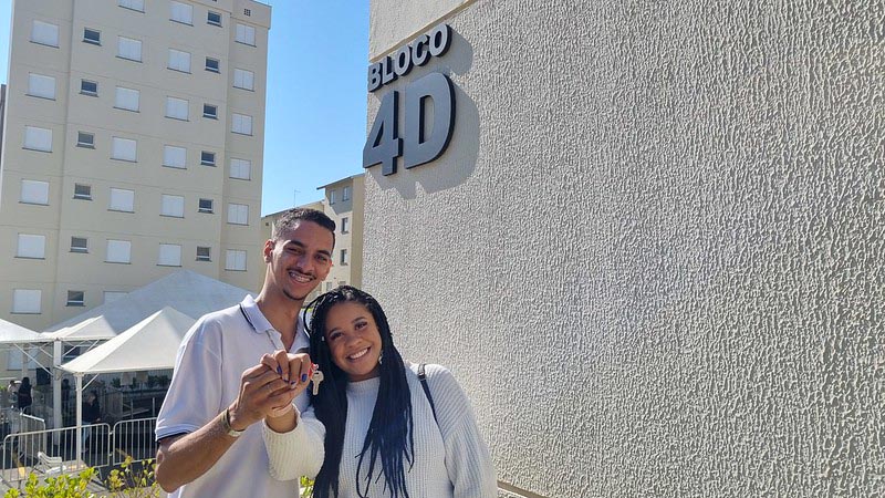 Prefeito Chico e governador Tarcísio entregam apartamentos para 315 famílias no Jardim da Balsa 2