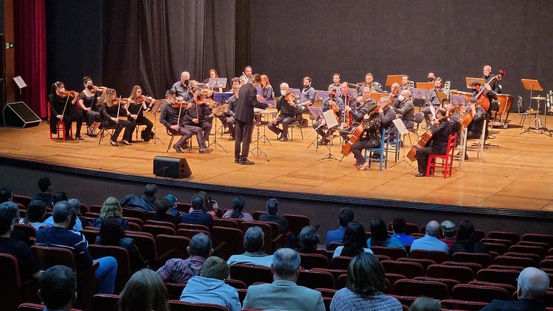 Teatro Municipal de Americana reúne Orquestra e Banda Sinfônica em concerto de rock