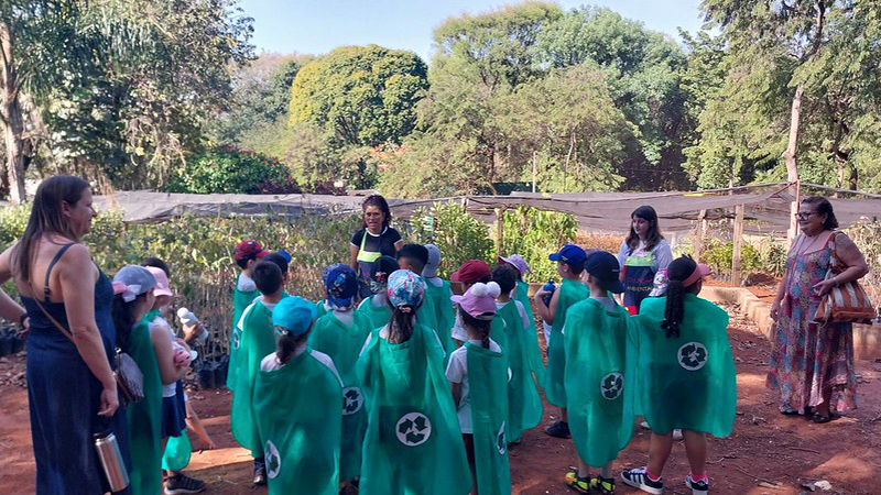 Alunos da Casa da Criança Jaguari visitam Casa da Agricultura e Jardim Botânico