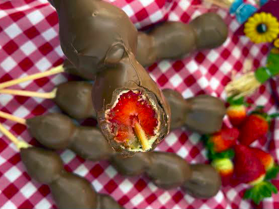 Espetinho de morango com chocolate