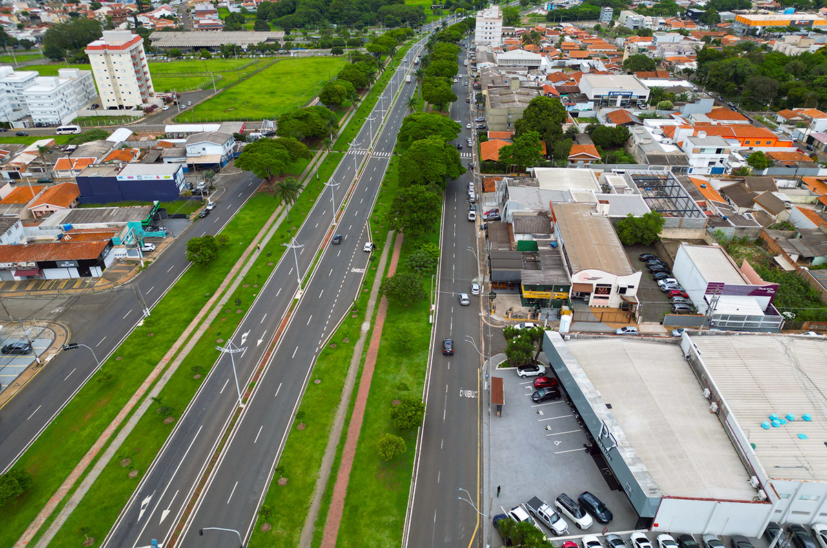 Avenida Antonio Pinto Duarte - Três Pistas
